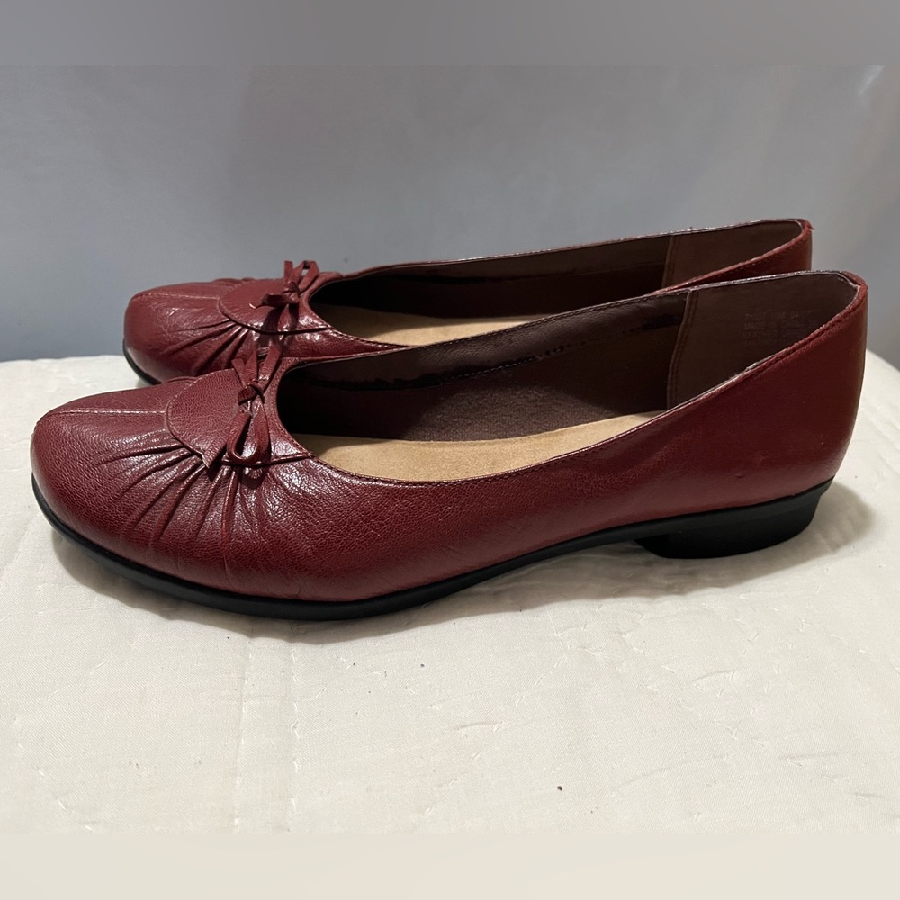 NWOT Clarks Leather Slip on Shoes, size 10 M